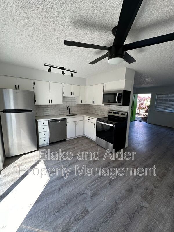 Building Photo - 838 SE 42nd Ave