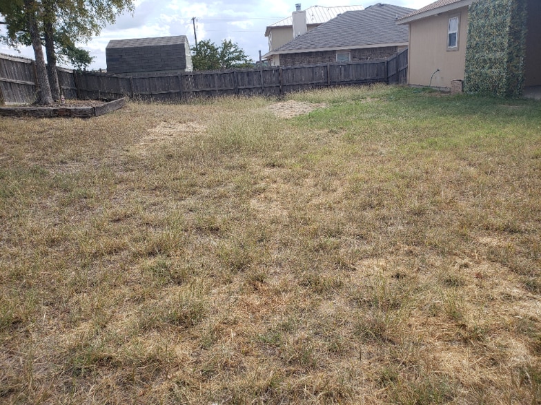 Building Photo - 1121 Dixon Cir