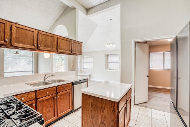 Building Photo - 1055 Margate Dr