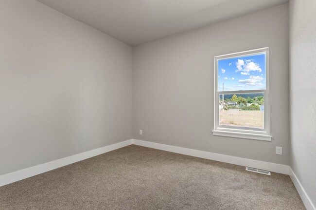 Building Photo - Newly Built 4 Bedroom Duplex With Yard