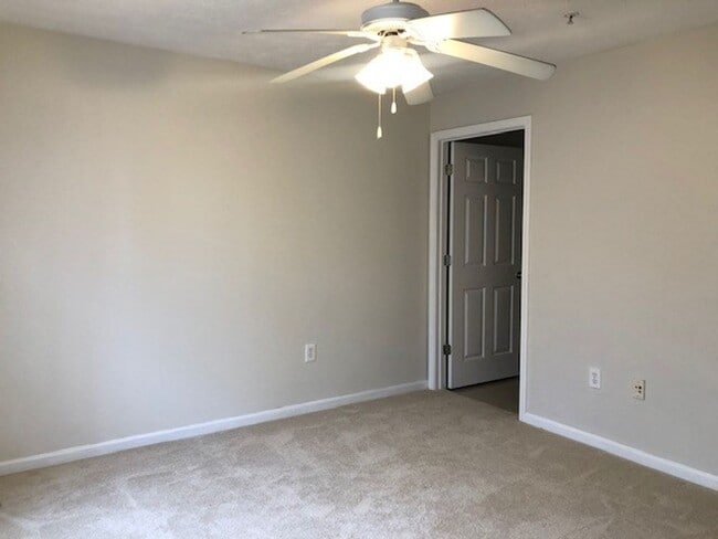 Building Photo - Southern Edge Condo - Close to Campus