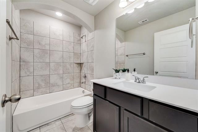 Building Photo - 4929-4931 Sanger Cir Dr