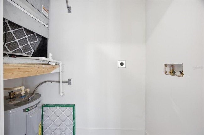 Building Photo - 100 N Dewey St