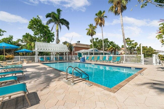 Building Photo - 1603 Gulf Dr N