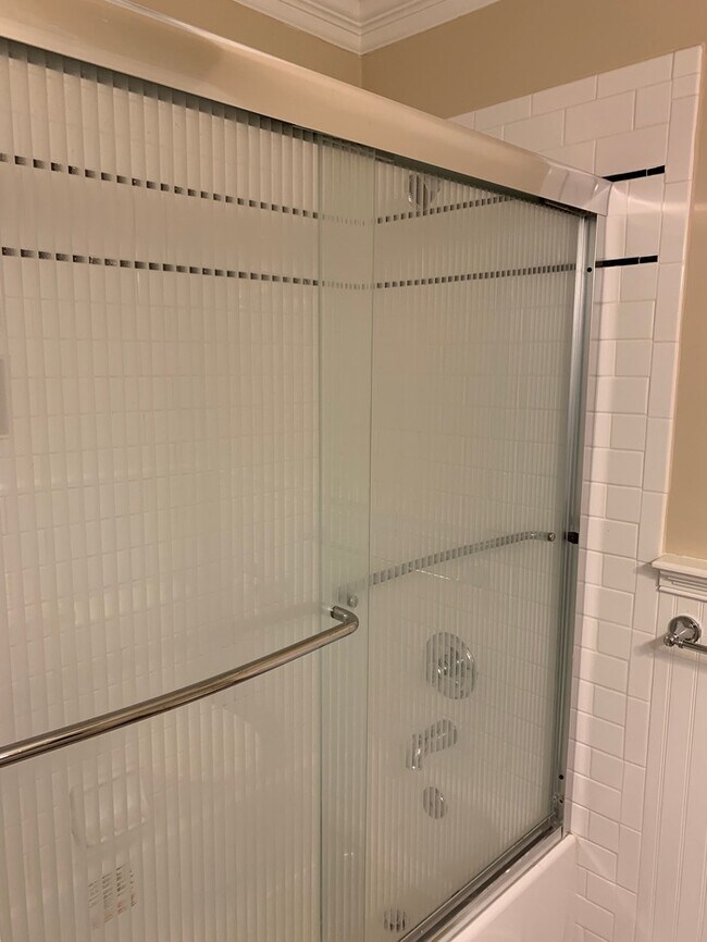 Building Photo - Spacious Ranch House in North Raleigh