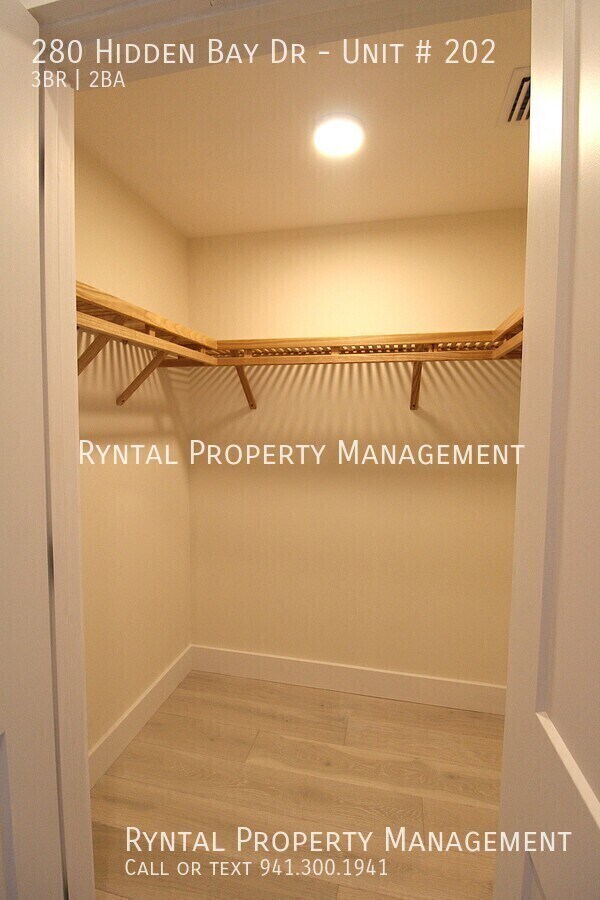 Building Photo - 280 Hidden Bay Dr