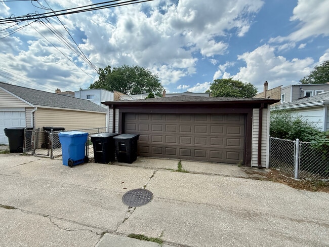 Building Photo - 6147 N Meade Ave