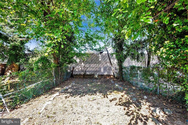 Building Photo - 129 E Phil Ellena St