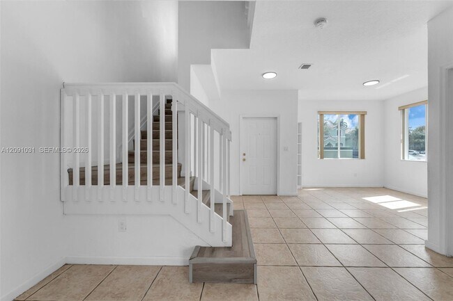 Building Photo - 2712 SE 15th Pl