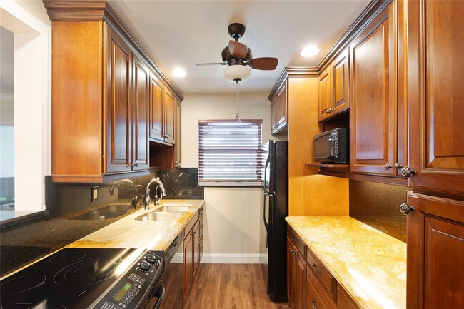 Building Photo - 370 NW 46th Ave