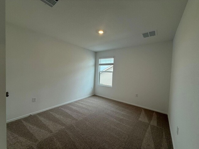 Building Photo - 519 Vantage Dr