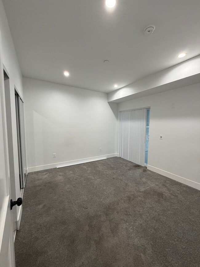 Building Photo - 6905 Ben Ave