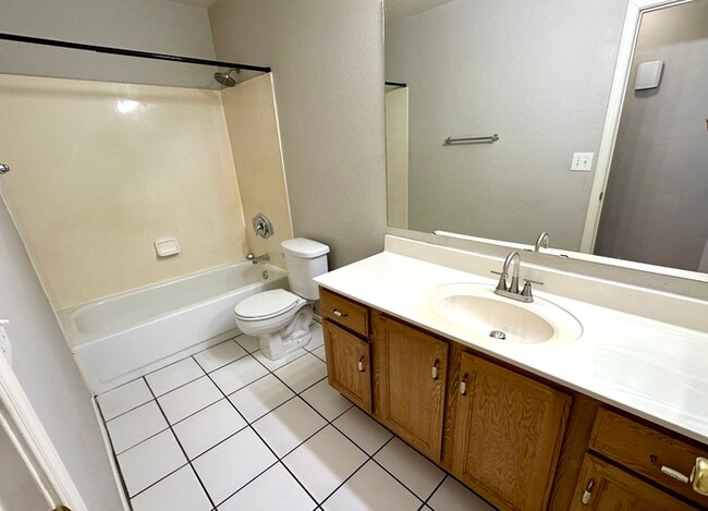 Building Photo - Great Ahwatukee double story home in perfect location.