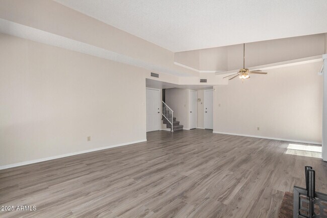 Building Photo - 10023 W Sells Dr