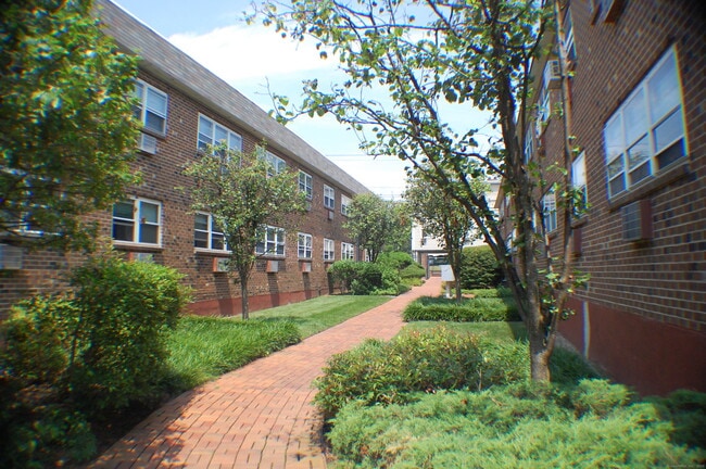 Primary Photo - 637 Cove Rd