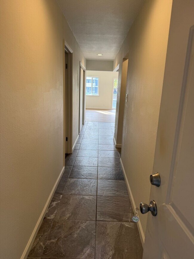 Building Photo - Spacious Apartments in the Desirable Bronze Coast Neighborhood