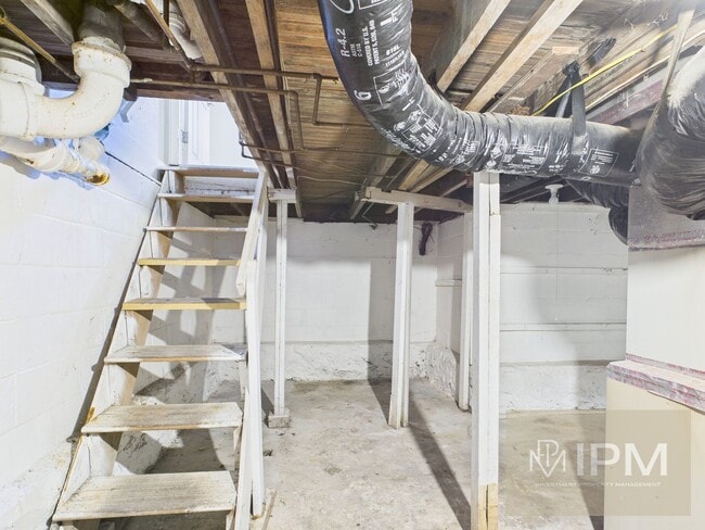 Building Photo - Available Now!!  Charming 2 Bed, 1 Bath Ho...