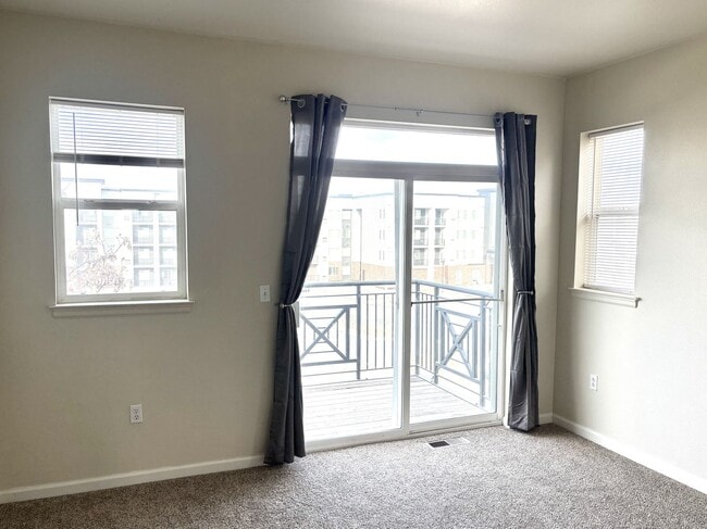 Building Photo - Newly updated 3bd 2.5 bath townhome for rent Aurora CO 80012