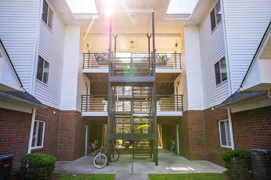 Building Photo - 330 Brownlea Dr