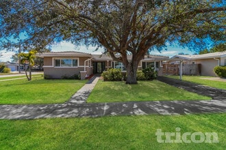 Building Photo - 6140 30th Ave N