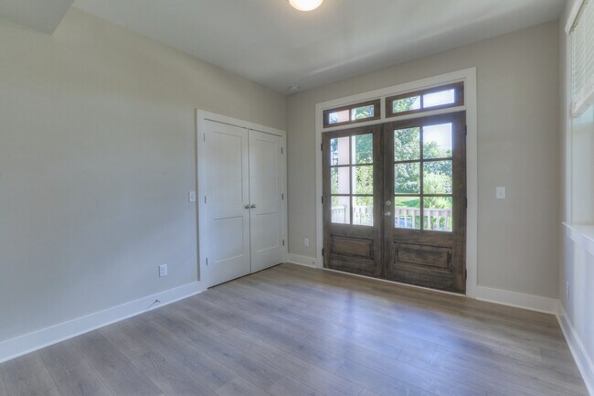 Building Photo - 2101 Dabbs Ave
