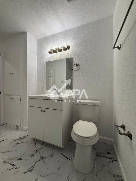 Building Photo - 943 Weizmann St