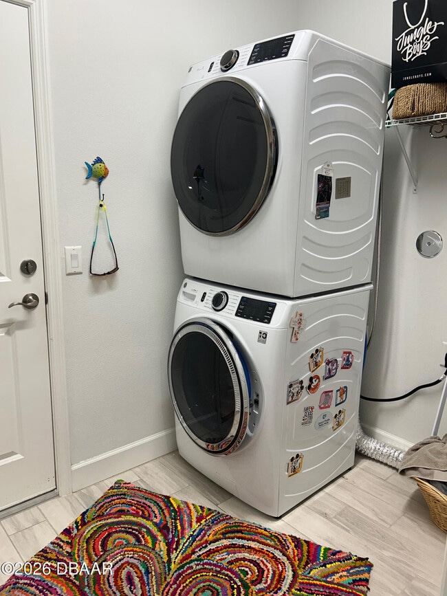 Building Photo - 402 Tiki Ter