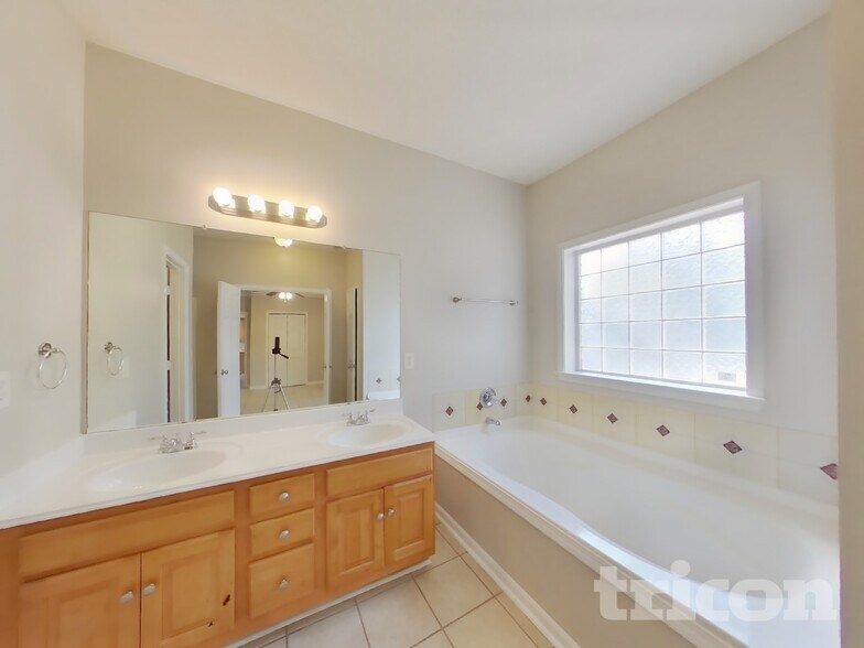 Building Photo - 130 Nowell Dr