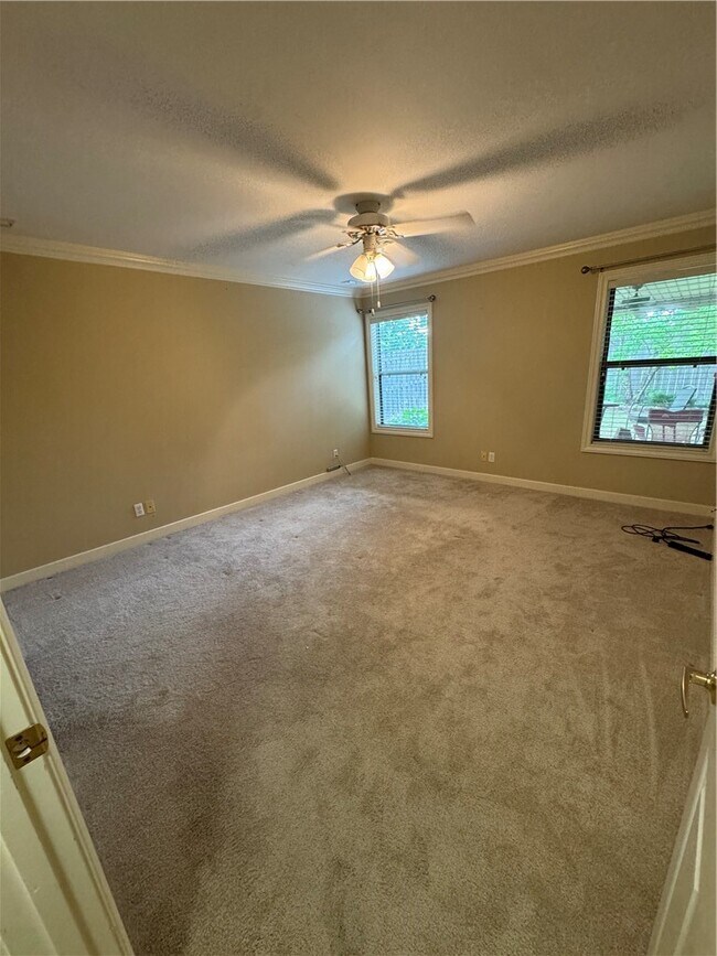 Building Photo - 82 E Cydnee St