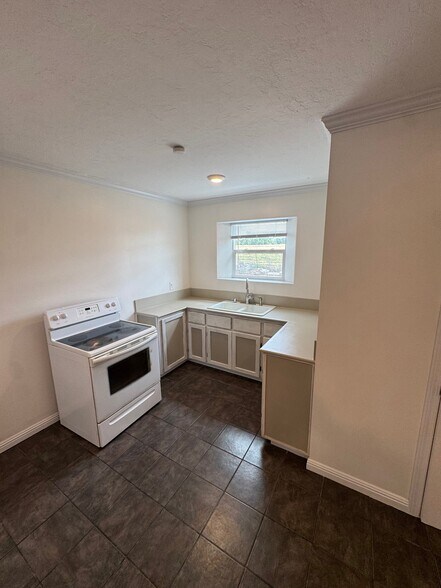 Building Photo - 2500 Fallon Rd