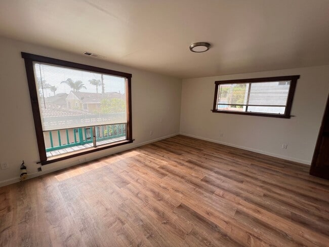 Building Photo - 861 Visalia St