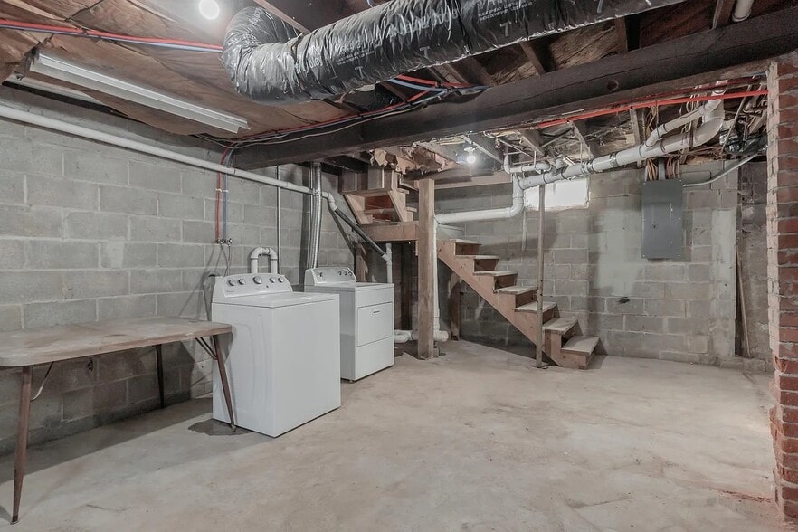 Building Photo - 2025 F St