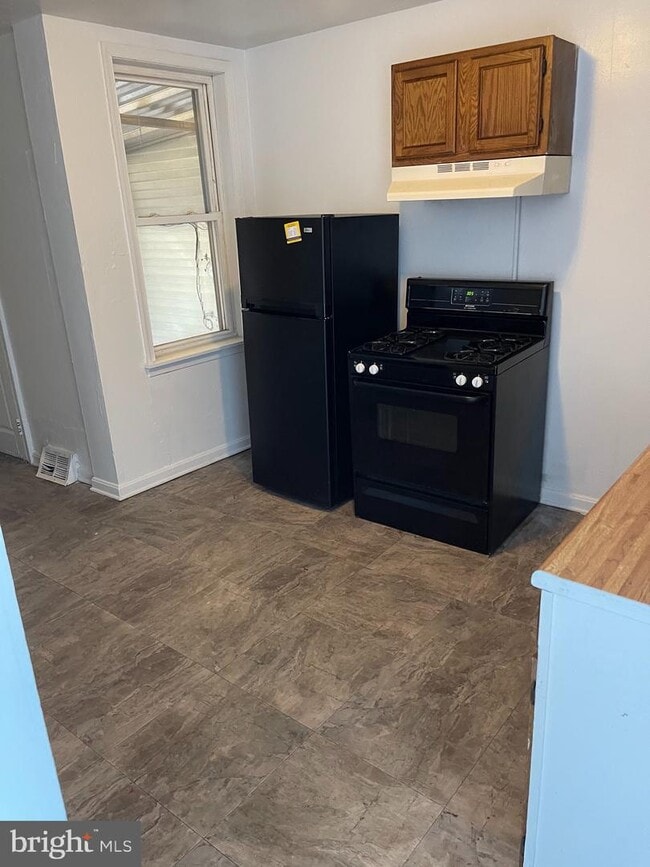 Building Photo - 52 N Broad St