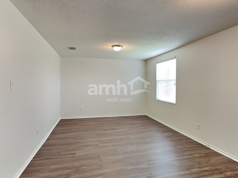 Building Photo - 3017 Dusty Ridge Dr