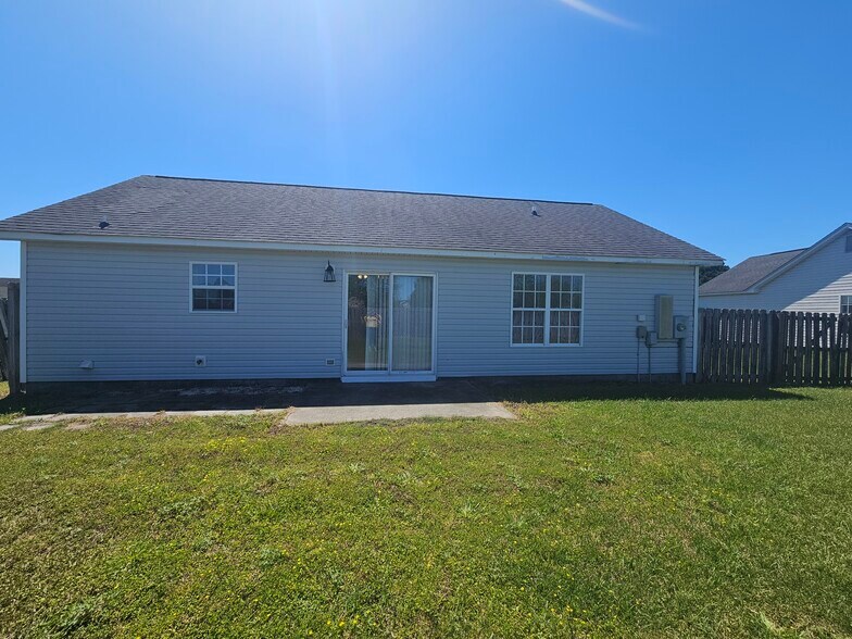 Building Photo - 2701 Ashby Dr