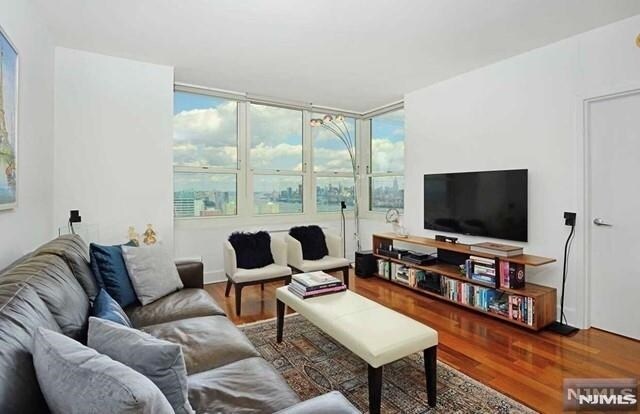 Building Photo - 88 Morgan St