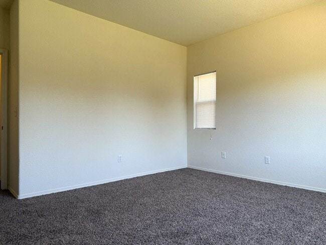 Building Photo - Move in Ready 3/2