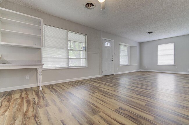 Building Photo - 1523 Weyford Dr