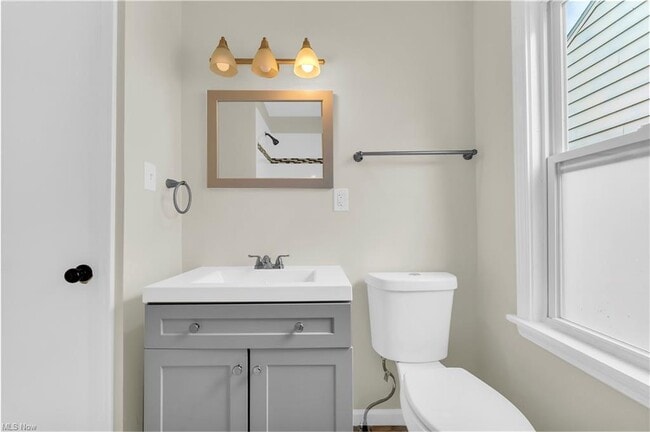 Building Photo - 416 E 255th St