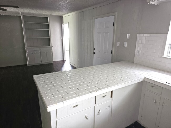 Building Photo - 2421 16th Ave N