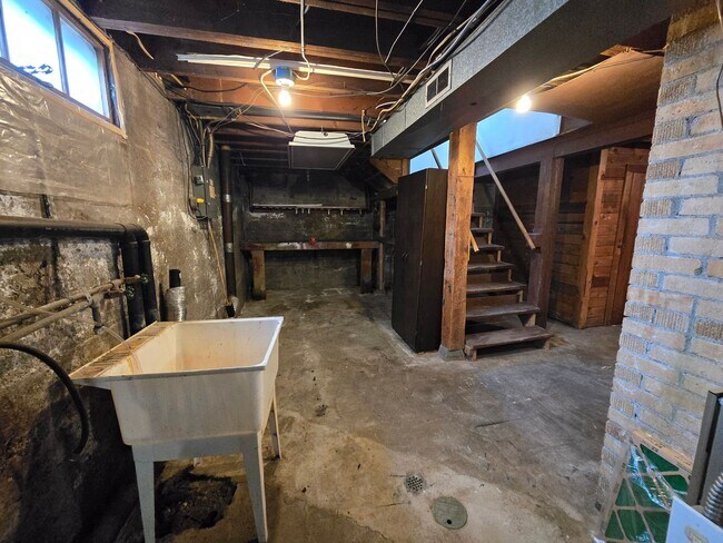 Building Photo - Spokane Valley Home Available Now!