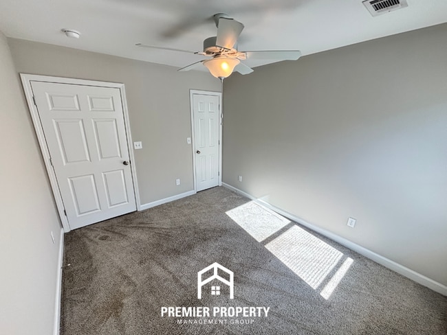 Building Photo - Spacious 4BR Home Near Tuscaloosa w/ 2-Car Garage, Covered Patio & Fenced Yard