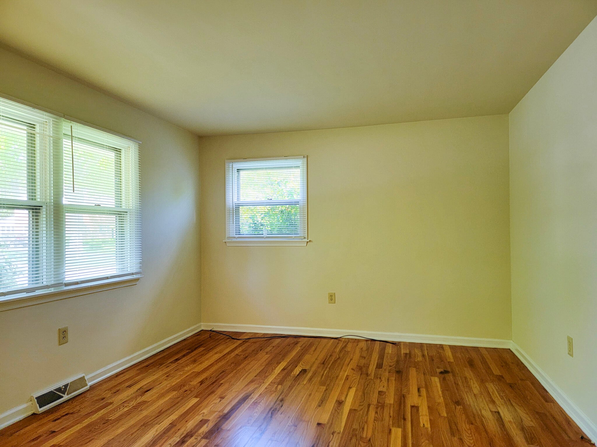 Building Photo - 1404 Carlton Dr