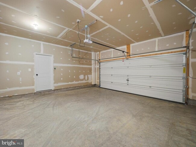 Building Photo - 38 Preening Rd