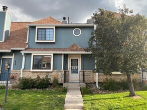 Building Photo - 2 Bedroom Townhouse close to Ft. Carson