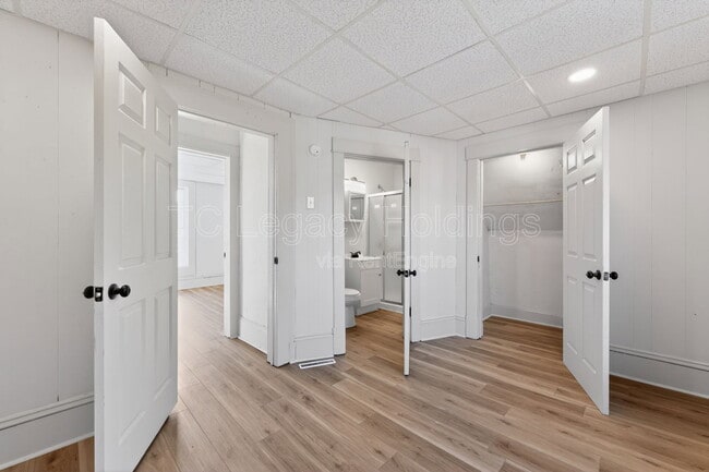 Building Photo - 139 Martin St