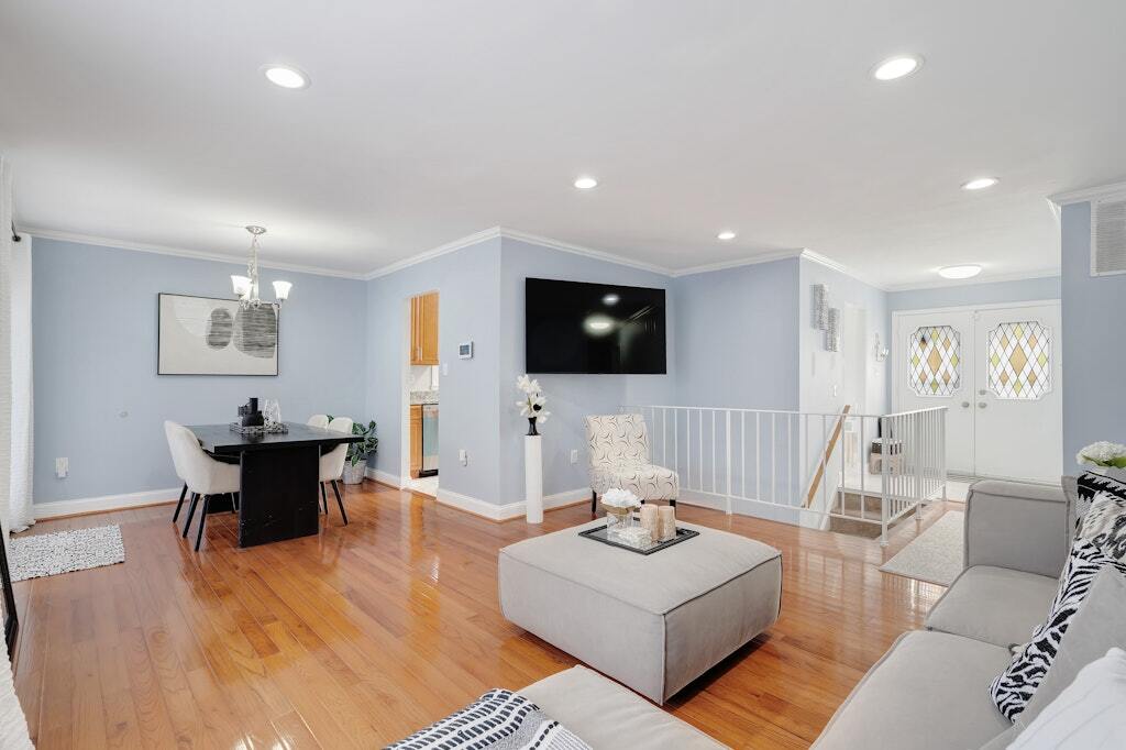 Dinning Room - 900 E Tantallon Dr