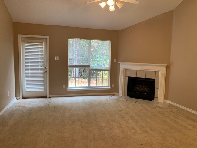 Building Photo - 755 Willow Springs Dr