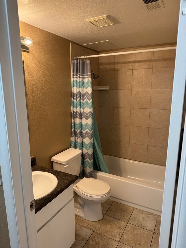 Building Photo - Magnussen Apartments