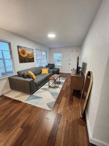 Building Photo - 1322 Hiawatha Ave